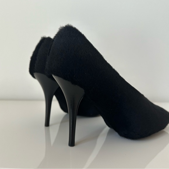 Givenchy
Show Shearling Stiletto Pumps - Picture 10 of 12